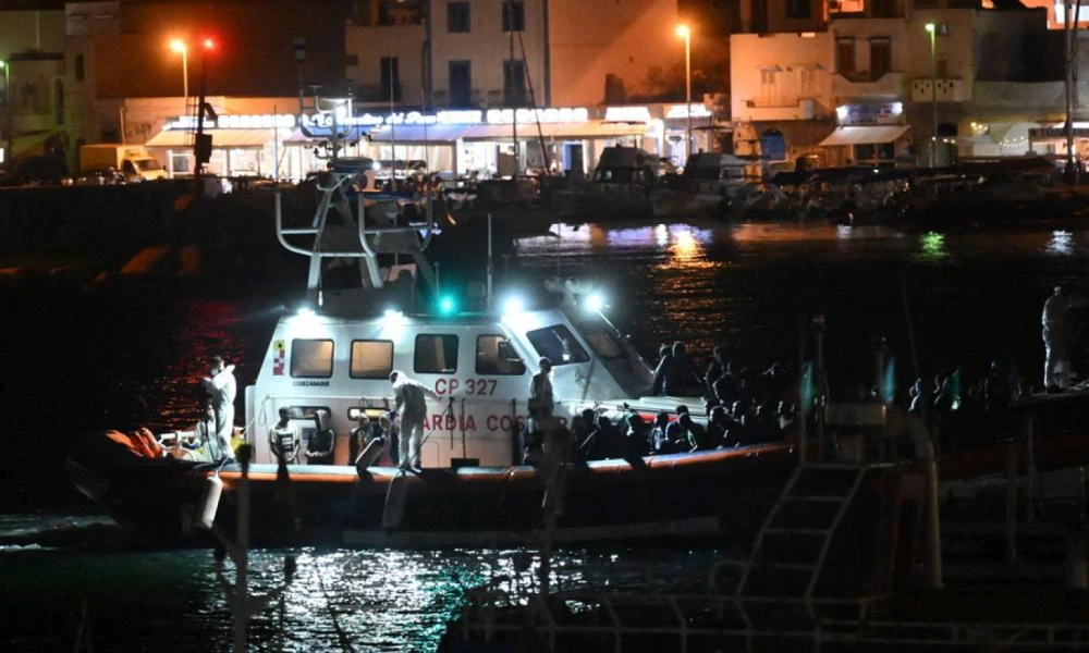 Ιταλία: Νεογέννητο εντοπίστηκε νεκρό σε βάρκα με μετανάστες στα ανοικτά της Λαμπεντούζα